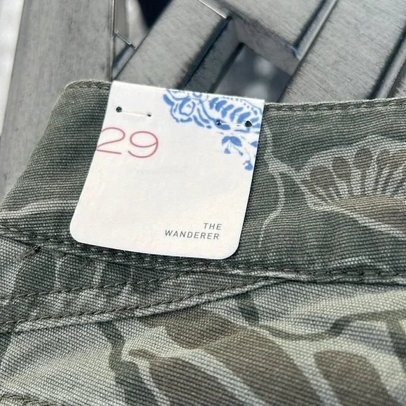 Anthropologie Pilcro The Wanderer Camo Floral Print Shorts - Picture 7 of 9